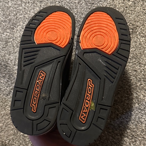 Jordan Sneakers - Picture 3 of 4